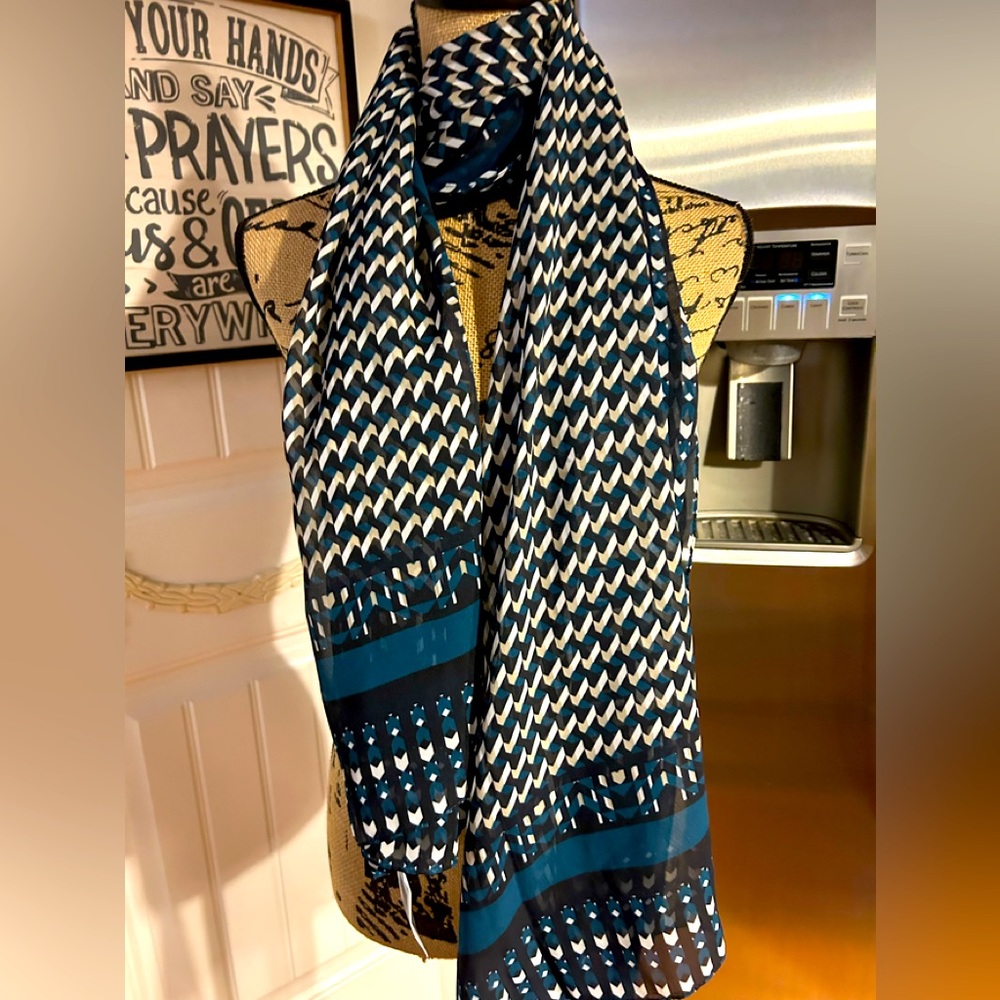 💕 NWT Calvin Klein Scarf Wrap Navy & White